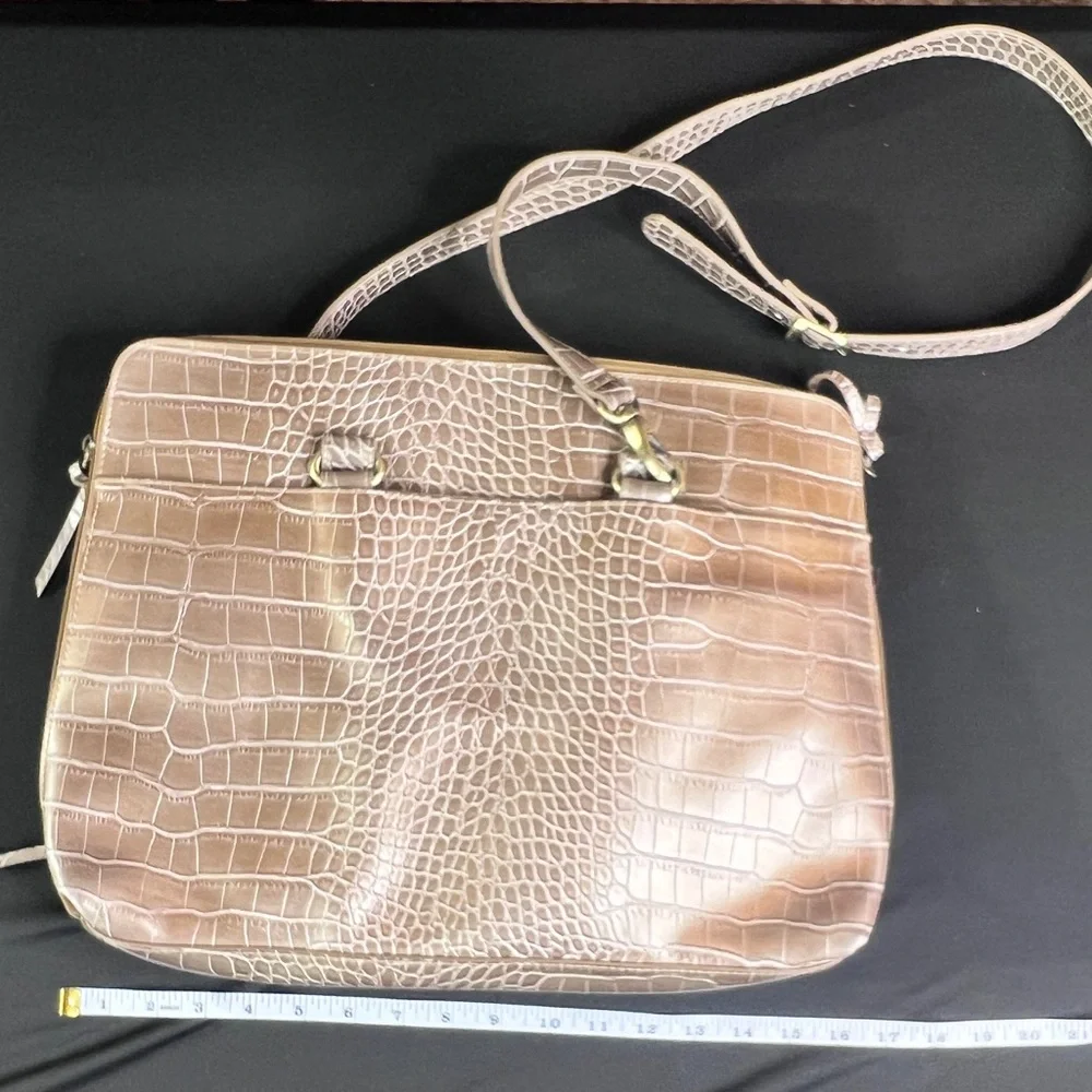GAL Gold Faux Alligator Patent Leather Zipper Laptop/Computer Hand Bag/Purse EUC